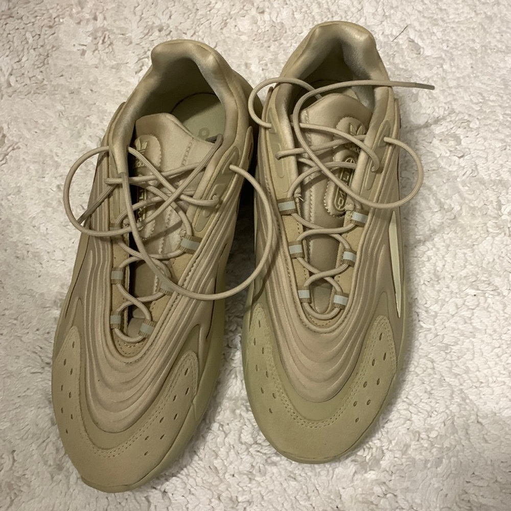 Adidas Ozelia Size 10 color Savanna